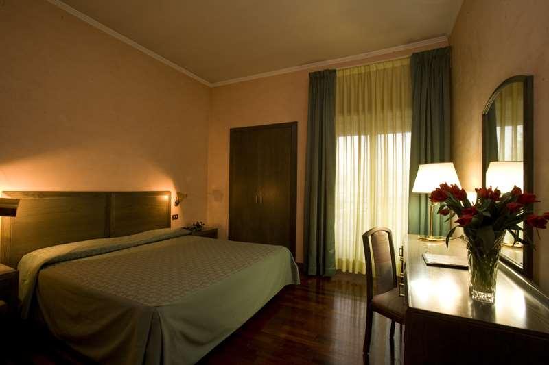Astor Hotel Vintage Frosinone Zimmer foto